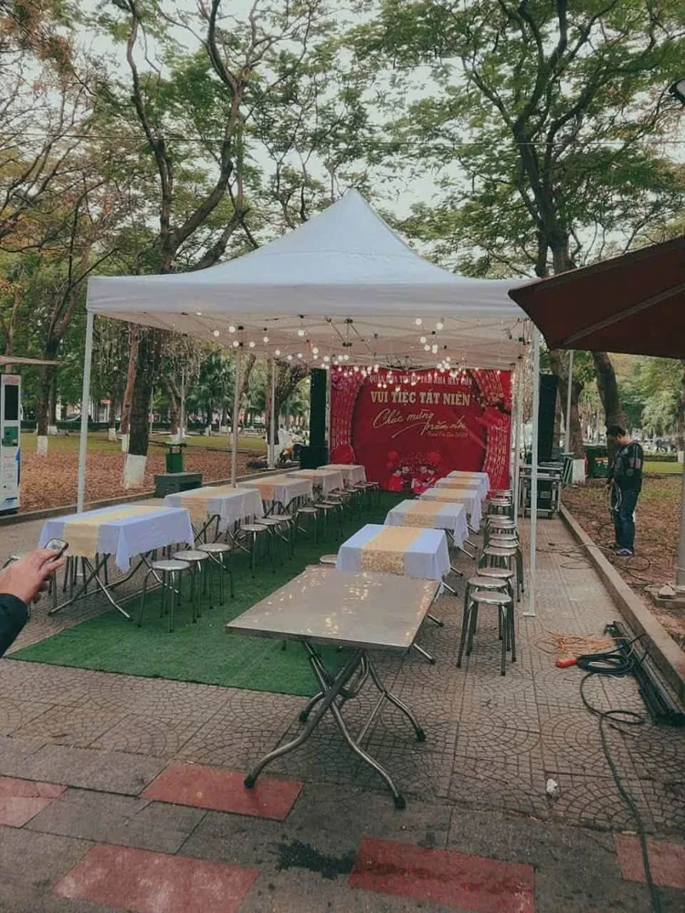 Nhà lều tiệc ngoài trời